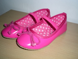 Pink shiny shoes £4